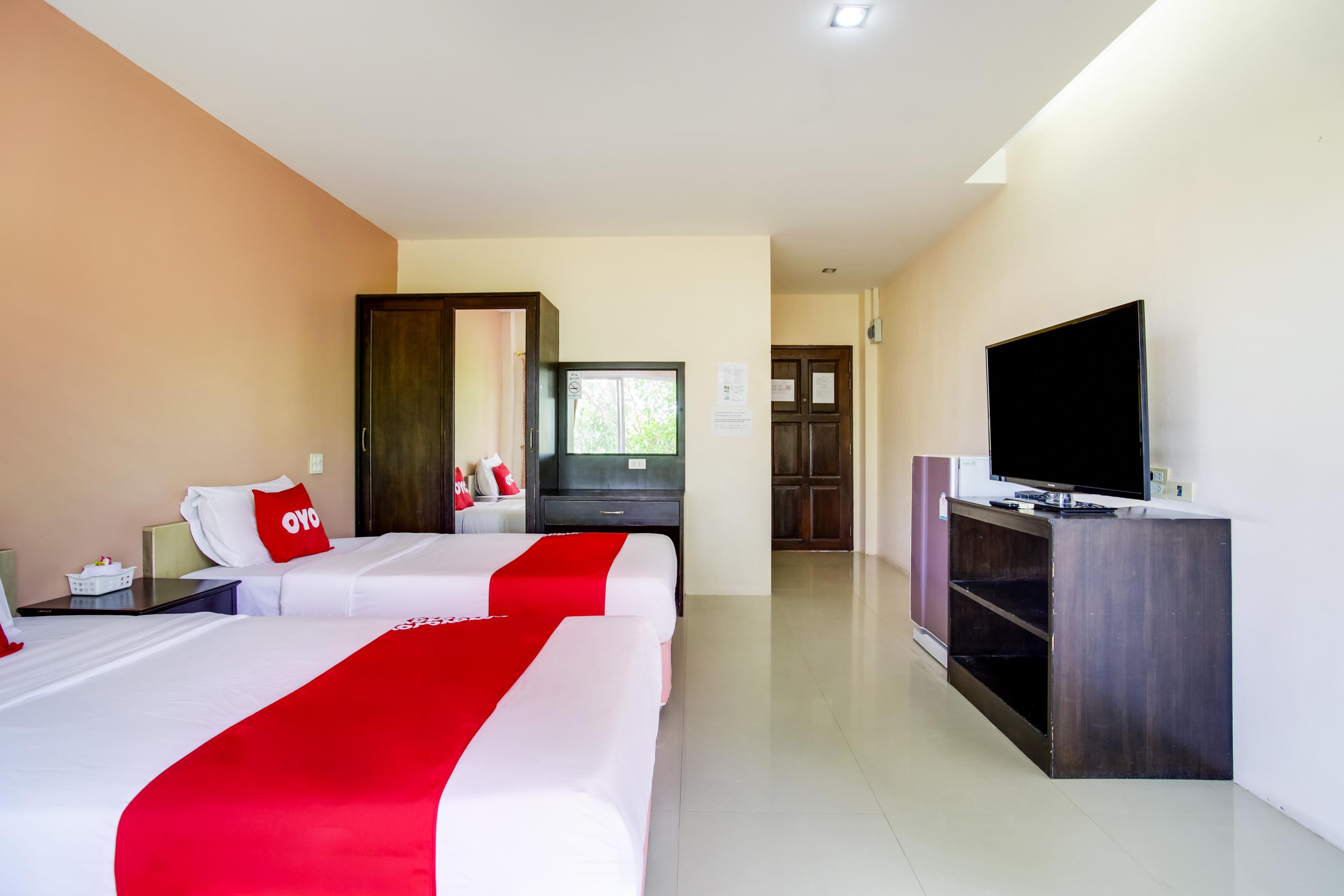 OYO 384 Ban Sabaidee Hotel Ayutthaya Bagian luar foto