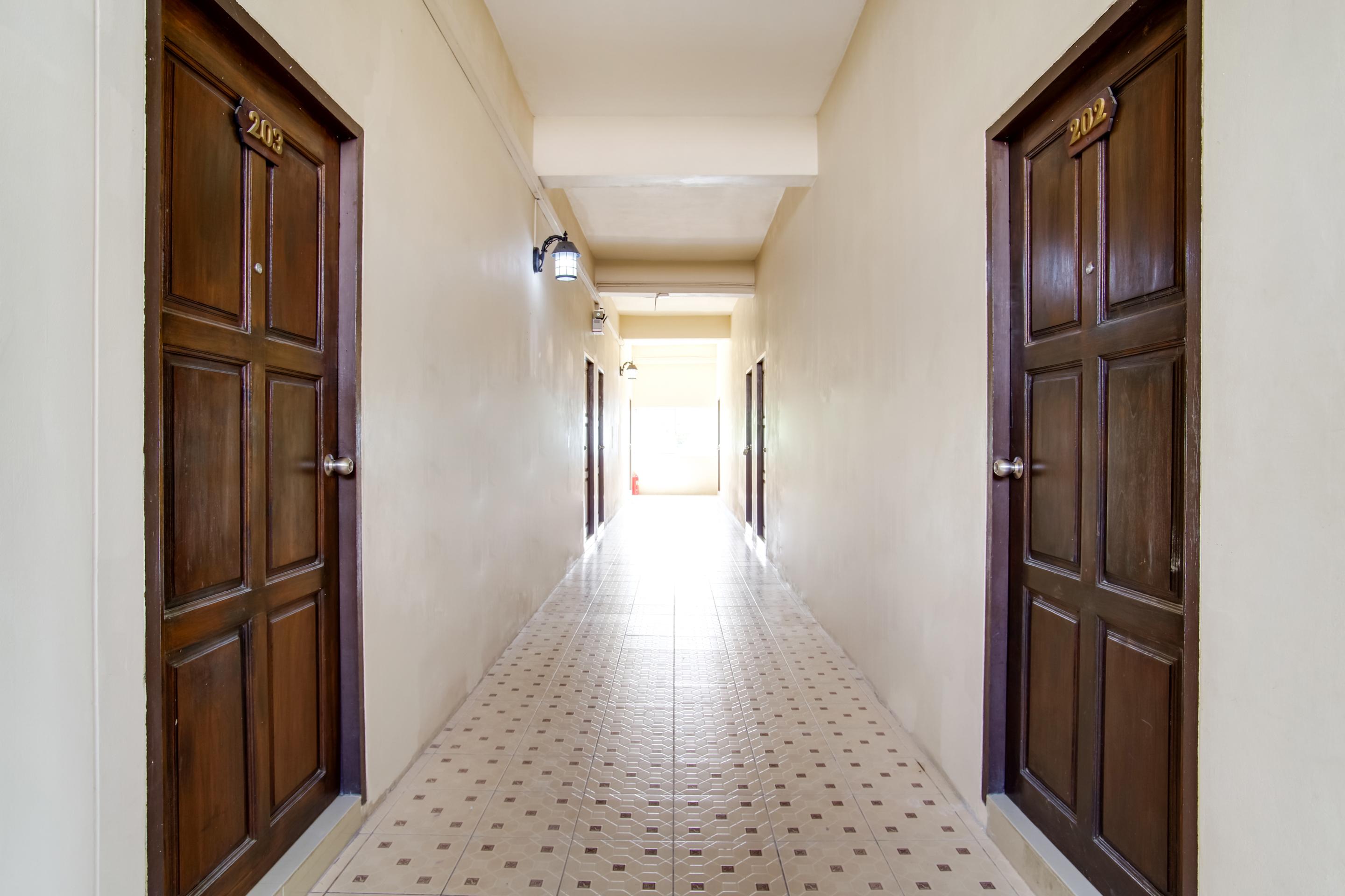 OYO 384 Ban Sabaidee Hotel Ayutthaya Bagian luar foto