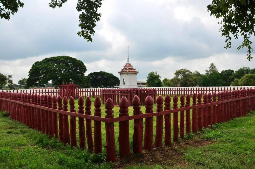 OYO 384 Ban Sabaidee Hotel Ayutthaya Bagian luar foto
