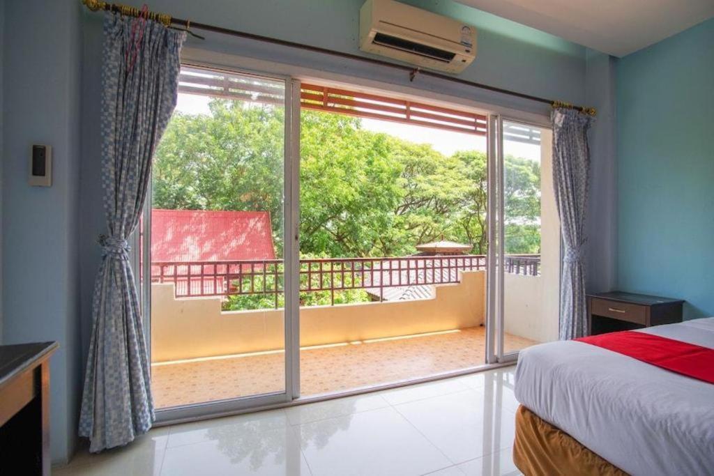 OYO 384 Ban Sabaidee Hotel Ayutthaya Bagian luar foto