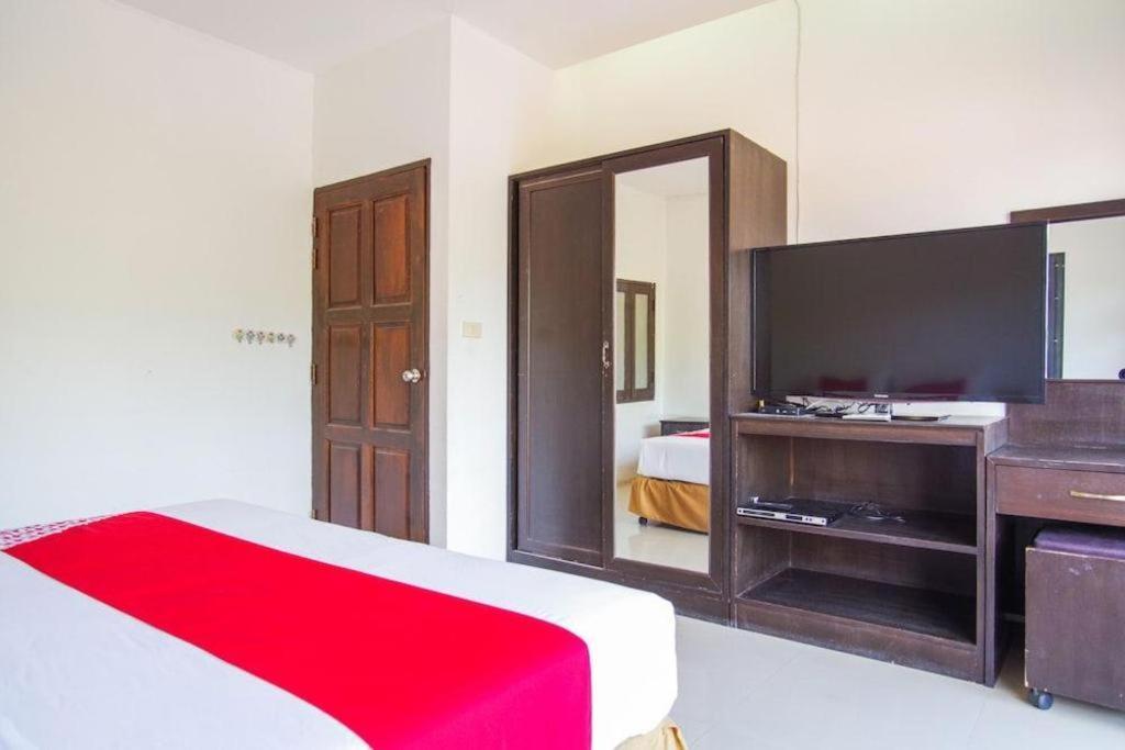 OYO 384 Ban Sabaidee Hotel Ayutthaya Bagian luar foto