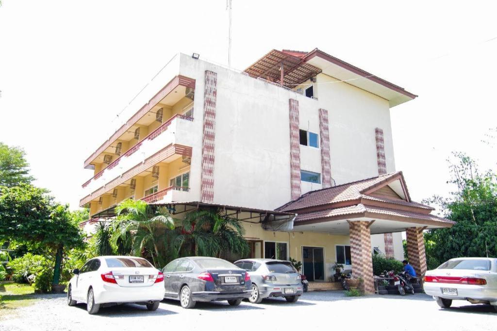 OYO 384 Ban Sabaidee Hotel Ayutthaya Bagian luar foto