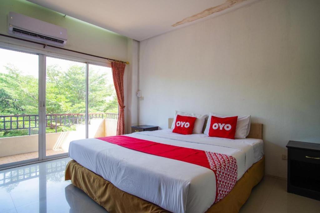 OYO 384 Ban Sabaidee Hotel Ayutthaya Bagian luar foto