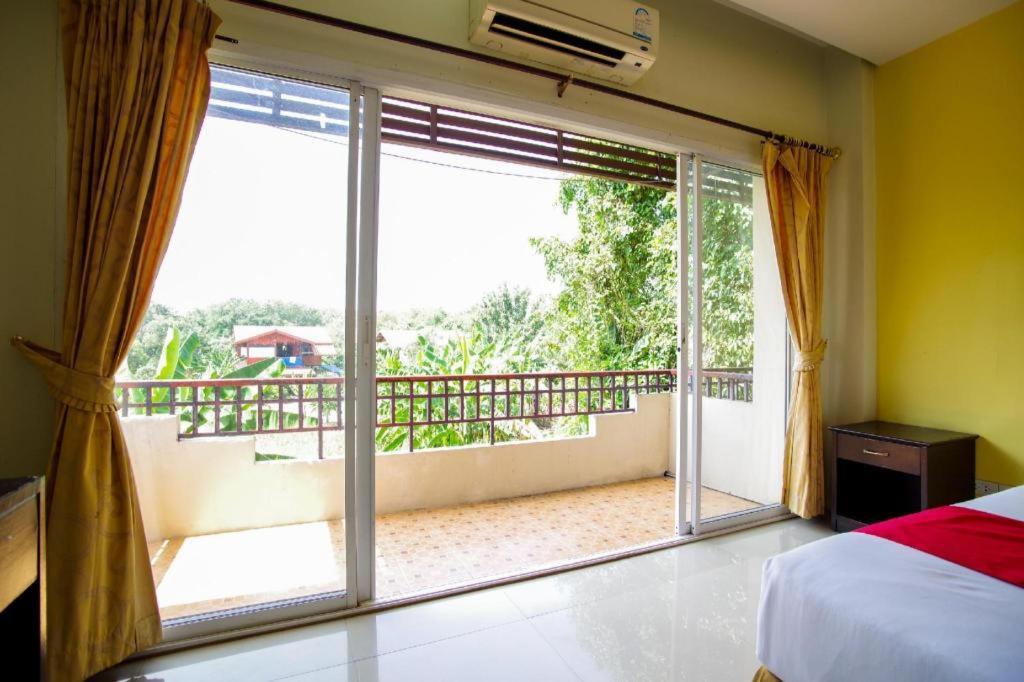 OYO 384 Ban Sabaidee Hotel Ayutthaya Bagian luar foto