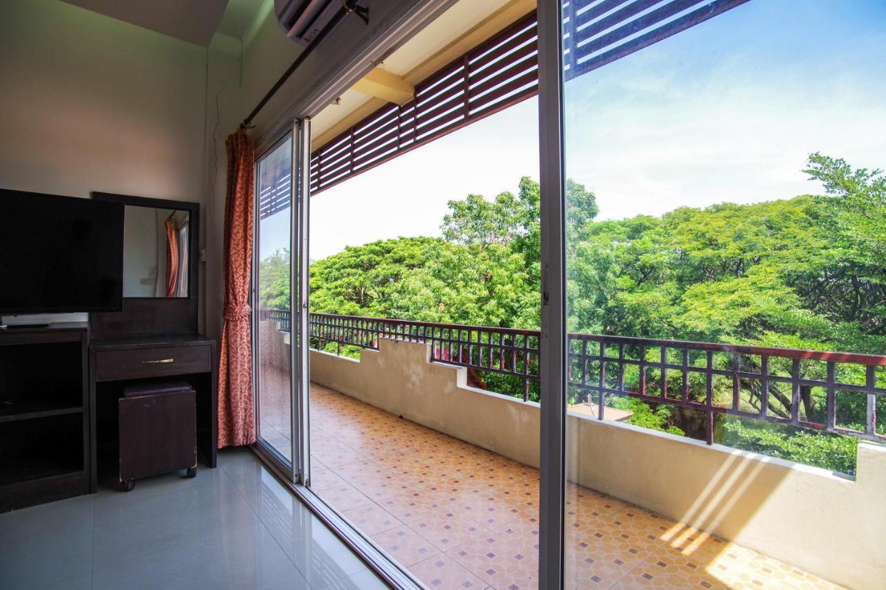 OYO 384 Ban Sabaidee Hotel Ayutthaya Bagian luar foto
